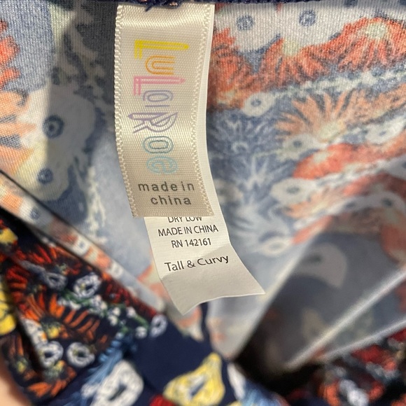 American Flag Floral Leggings.  Women's Size Large / XL.  Buttery Soft. - Picture 6 of 6